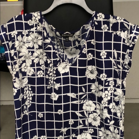 Express Top - Picture 2 of 3